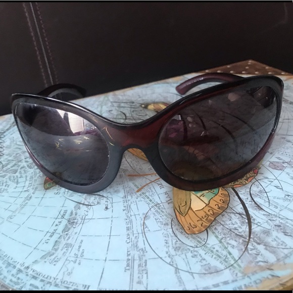 Authentic Gucci Oversized Sunglasses - Picture 2 of 4